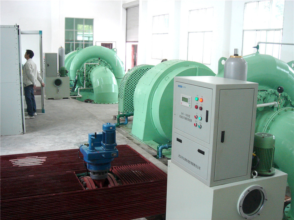 Pelton-Turbinenstromgenerator aus Edelstahl mit Luft-/Ölkühlung - Strom von 100 bis 1000 A