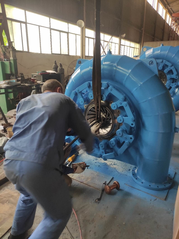 50 Hz/60 Hz Hydroturbinengenerator 450-1000 Rpm Wasserkopf 5m-500m für eine optimale Effizienz