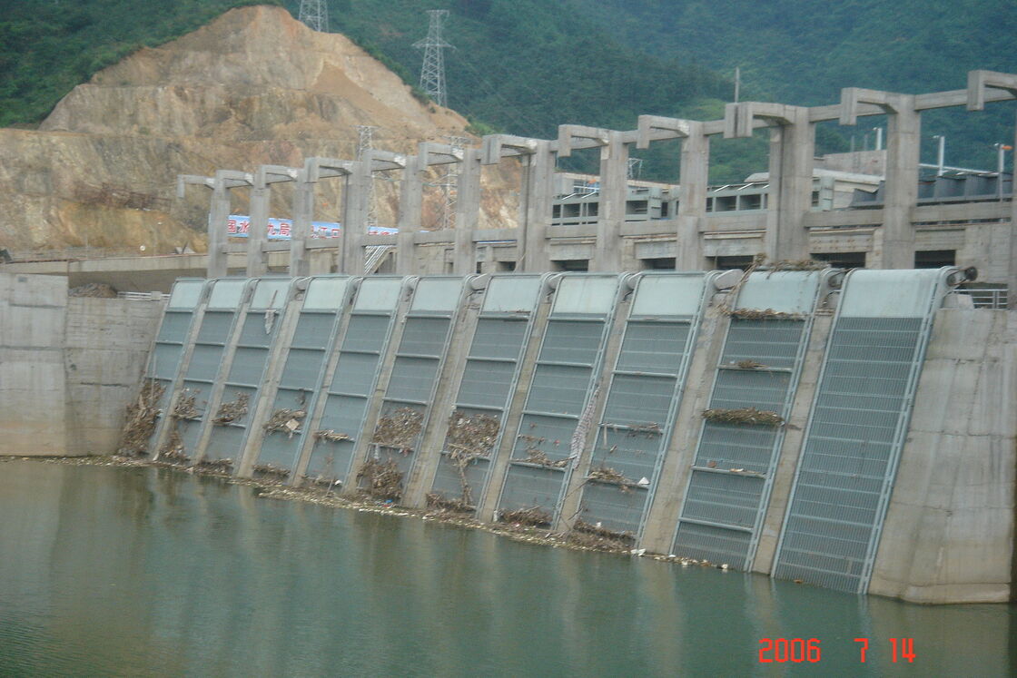 Industrielle Rechenreinigungsmaschine mit 0,40-1000 kW Leistung und 4,5 - 16 mm Dicke für effiziente Schmutzentfernung