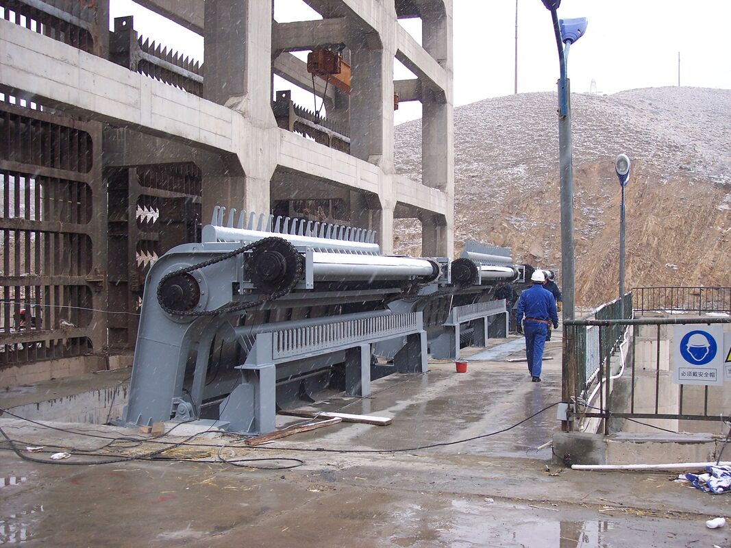 Industrielle Rechenreinigungsmaschine mit 0,40-1000 kW Leistung und 4,5 - 16 mm Dicke für effiziente Schmutzentfernung