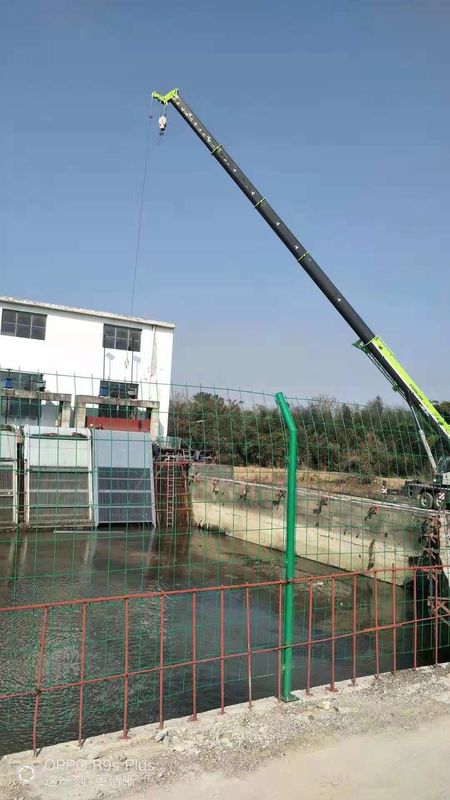 Motorbetriebene Rechenreinigungsmaschine mit 4,5 bis 16 mm Dicke und einem Drehzahlbereich von 150 U/min bis 1000 U/min zur Entfernung von Industrieabfällen