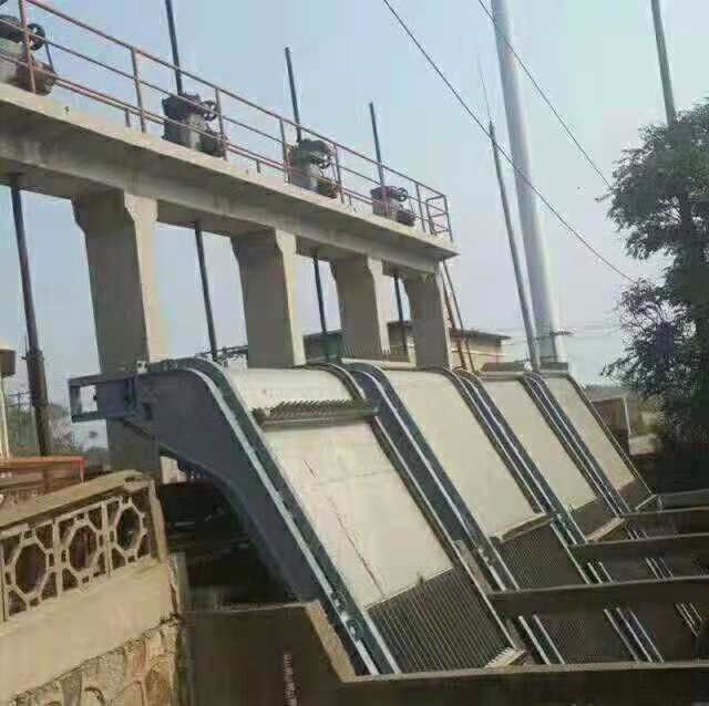 Motorbetriebene Rechenreinigungsmaschine mit 4,5 bis 16 mm Dicke und einem Drehzahlbereich von 150 U/min bis 1000 U/min zur Entfernung von Industrieabfällen